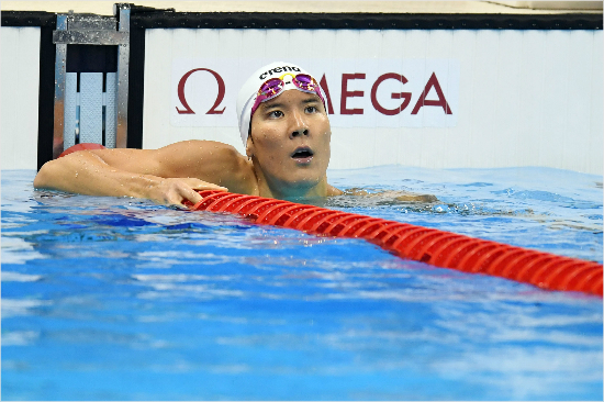 박태환이7일오후(현지시각)브라질리우데자네이루바하아쿠아틱스타디움에서열린자유형200m경기후기록을확인하고있다.박태환은예선6조에서1분48초06으로8위에그쳐본선진출에실패했다.(사진=리우올림픽사진공동취재단)