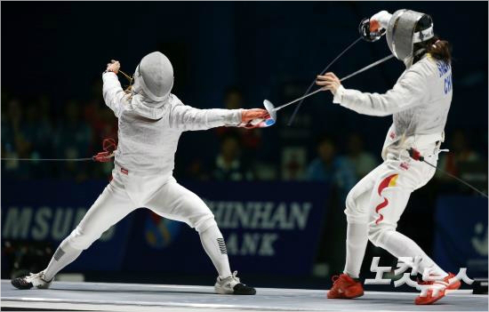 "이번에도금메달찔러야죠."김지연이여자펜싱사브르올림픽2연패에도전한다.(자료사진)