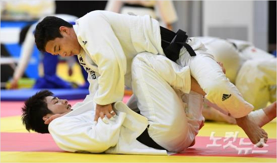 안창림(밑)이안바울과훈련하고있다.(리우데자네이루(브라질)=올림픽사진공동취재단)