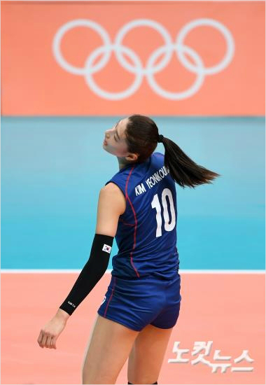 여자배구대표팀김연경이8일저녁(현지시간)브라질리우데자네이루마라카낭지뉴경기장에서열린여자배구조별리그2차전러시아와의경기에서자신의서브범실로1세트를내준후아쉬운표정을짓고있다.(리우데자네이루=올림픽사진공동취재단)