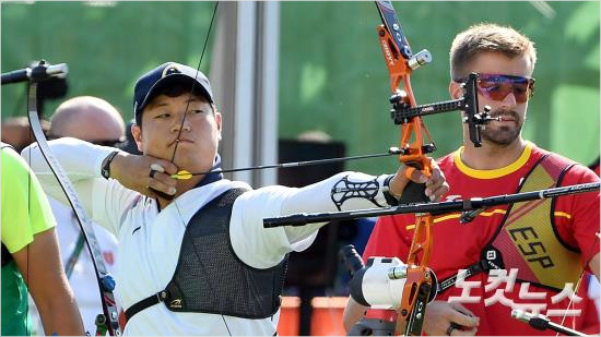 리우올림픽남자양궁개인전16강전에진출한이승윤.(리우데자네이루=올림픽사진공동취재단)