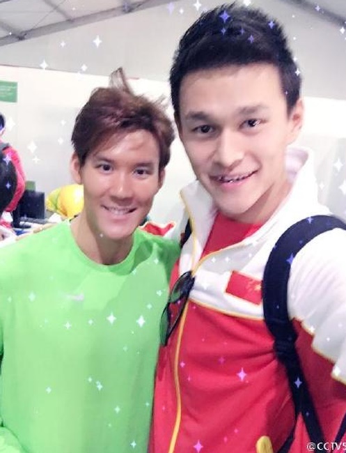 ▲리우올림픽개막전쑨양과박태환이함께찍은셀카.사진=중국CCTV웨이보.