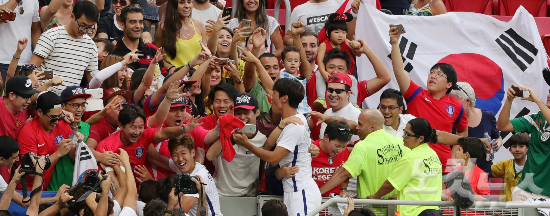 10일오후(현지시간)브라질브라질리아마네가린샤경기장에서열린2016리우올림픽남자축구C조3차전멕시코와의경기에서권창훈의결승골로승리한대표팀선수들이환호하고있다.C조1위로8강행을확정지은대표팀은오는13일(현지시간)D조2위온두라스와4강진출을놓고대결을펼친다.(사진=리우올림픽사진공동취재단)