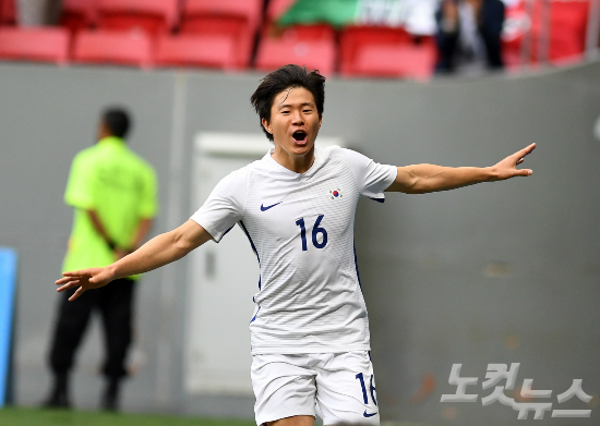 10일오후(현지시간)브라질브라질리아마네가린샤경기장에서열린2016리우올림픽남자축구C조3차전멕시코와의경기에서권창훈이선제골을넣은후환호하고있다.(사진=리우올림픽사진공동취재단)