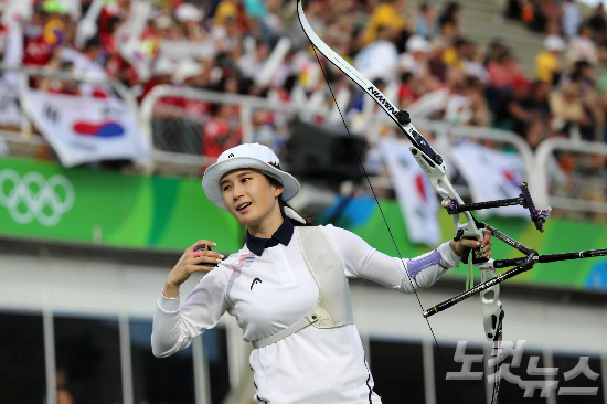 한국여자양궁대표팀의기보배가12일(한국시각)브라질삼보드로무경기장에서열린'2016리우올림픽'양궁개인전에서동메달을차지했다.(올림픽사진공동취재단)