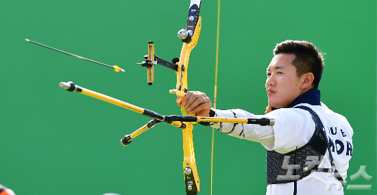 한국남자양궁대표팀의구본찬이13일(한국시각)브라질리우삼보드로무경기장에서열린'2016리우올림픽'남자개인전준결승에서승리를거둬결승무대에진출했다.(올림픽사진공동취재단)