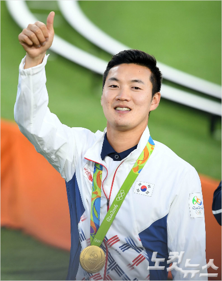 구본찬의개인전우승으로한국양궁대표팀은올림픽출전사상최초로전종목석권의금자탑을쌓았다.(올림픽사진공동취재단)