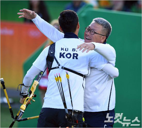 박채순감독은리우올림픽양궁남자개인전결승당시구본찬을향해호통을치는듯한큰목소리로금메달획득에힘을보태며한국의양궁전종목석권의마지막조각을맞췄다.(올림픽사진공동취재단)