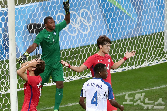 온두라스의루이스포레스골키퍼는한국의계속된슈팅을무실점으로막고자국의올림픽4강진출을이끌었다.(올림픽사진공동취재단)