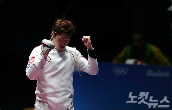 펜싱에페개인전에서기적같은금메달을따낸박상영이14일(한국시각)오후단체전에나선다(올림픽사진공동취재단).