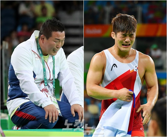 안한봉남자레슬링그레코로만형대표팀감독이14일(현지시각)리우데자네이루올림픽75kg급16강전에서판정논란끝에김현우가패하자눈물을쏟는모습(왼쪽)과김현우가동메달을따낸뒤오열하는모습.(리우=올림픽사진공동취재단)