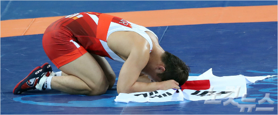 김현우선수가14일오후(현지시간)브라질리우데자네이루올림픽파크카리오카아레나2에서열린레슬링그레코로만형75kg급에서크로아티아보조스타세비치를누르고동메달을따냈다.김현우선수경기가끝난뒤울고있다.(리우데자네이루=올림픽사진공동취재단)