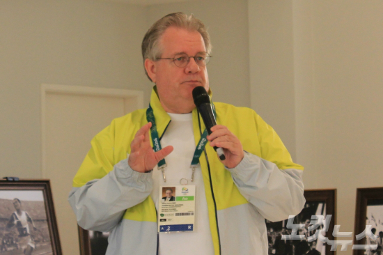 15일(한국시간)한국선수단법률담당인제프리존스국제변호사가판정브라질리우데자네이루바하코리아하우스에서레슬링김현우의판정논란제소에대해이야기하고있다.(리우=CBS노컷뉴스박지환기자)