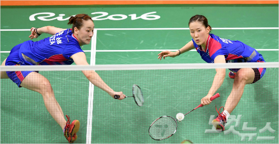 배드민턴여자복식의장예나-이소희조는덴마크조에아쉽게패해4강진출이무산됐다.(올림픽사진공동취재단)