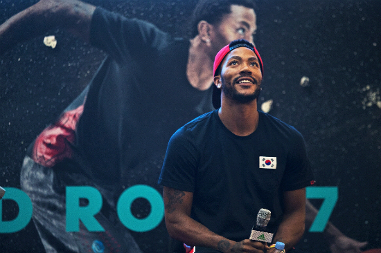 NBA슈퍼스타데릭로즈가15일한국을방문해팬들과즐거운시간을보냈다.(사진=아디다스제공)