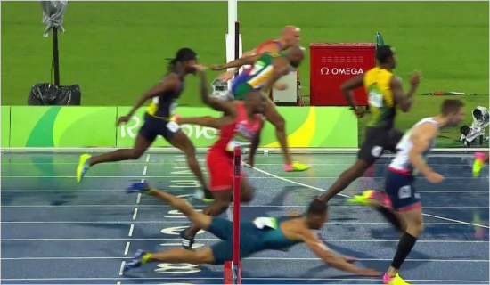 결승선앞에서몸을던진주앙빅토르지올리베이라.(사진=호주육상연맹트위터)