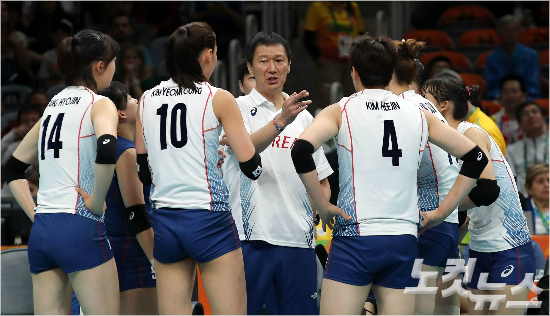 이정철여자배구대표팀감독은40년만의올림픽메달도전에8강전이결정적인역할을할것이라고예상했지만결국아쉬운패배로끝났다.(올림픽사진공동취재단)