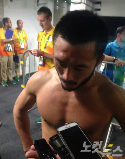 류한수가레슬링그레코로만형66kg급동메달결정전에서패하고아쉬운표정으로인터뷰에임하고있다(사진=노컷뉴스)