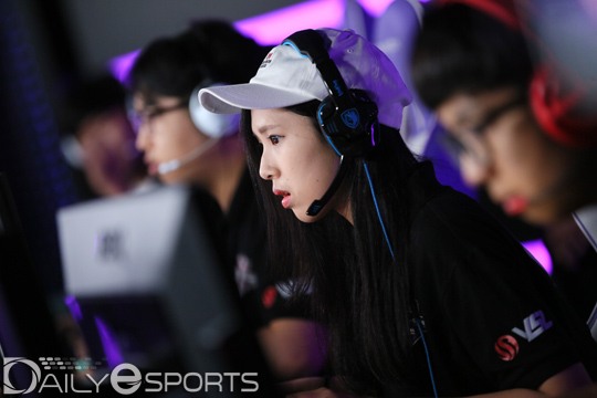 VSL CS:GO 코리아 비기닝에 출전한 노마드 소속의 '루미너스' 박희은.