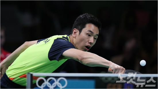 '노장의마지막투혼'주세혁이18일(한국시각)브라질바하리우센트로파빌리온에서열린남자탁구단체전동메달결정전에서특유의커트로수비하고있다.(리우데자네이루=올림픽사진공동취재단)