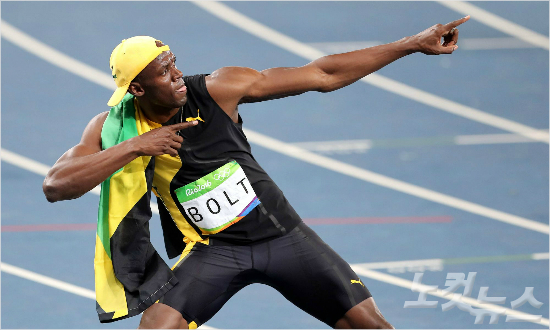 자메이카우사인볼트가지난14일오후(현지시간)브라질리우데자네이루마라카낭올림픽주경기장에서열린100m결선경기에서9초81의기록으로맨먼저결승점을통과,세레모니를하고있다./2016.8.14./리우데자네이루=올림픽사진공동취재단k