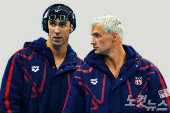 미국수영대표팀의마이클펠프스와라이언록티(오른쪽).