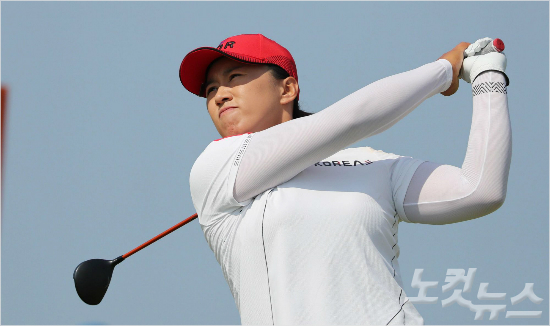 18일오전(현지시간)브라질리우데자네이루바하올림픽골프코스에서열린2016리우올림픽골프2라운드에서양희영이타구를바라보고있다(올림픽사진공동취재단)
