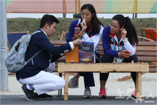 탁구선수출신의유승민이지난2일리우데자네이루올림픽선수촌에서IOC선수위원선거운동을하고있는모습.(리우=올림픽사진공동취재단)