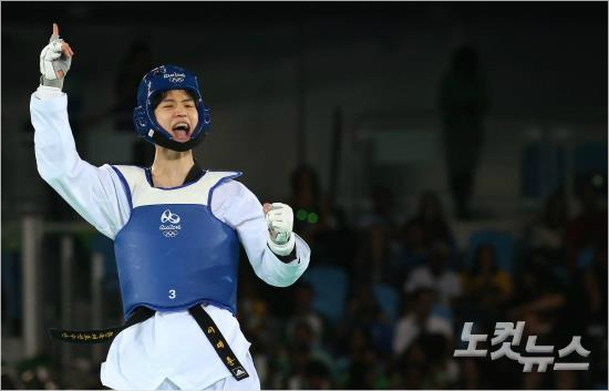 이대훈은4년전런던대회에서58kg은메달에이어리우대회에서는68kg동메달을챙겨한국남자태권도선수최초로2회연속올림픽메달을목에걸었다.(올림픽사진공동취재단)