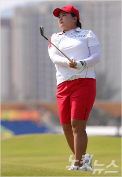 18일오전(현지시간)브라질리우데자네이루바하올림픽골프코스에서열린2016리우올림픽골프2라운드에서박인비가아이언샷을날리고있다(올림픽사진공동취재단).