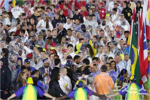 21일오후(현지시간)브라질리우데자네이루마라카낭주경기장에서열린2016리우올림픽폐막식에서한국선수들이입장하고있다.(리우데자네이루(브라질)=올림픽사진공동취재단)