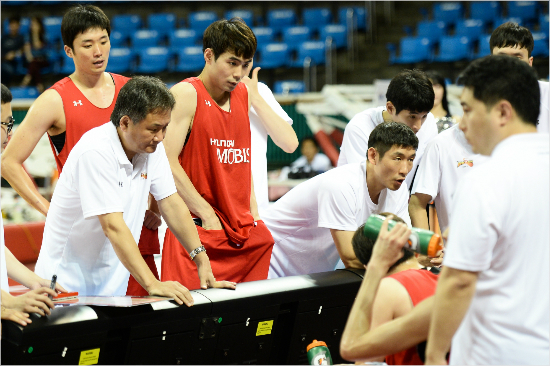 모비스양동근이부상으로벤치만지켰다.(사진=KBL제공)