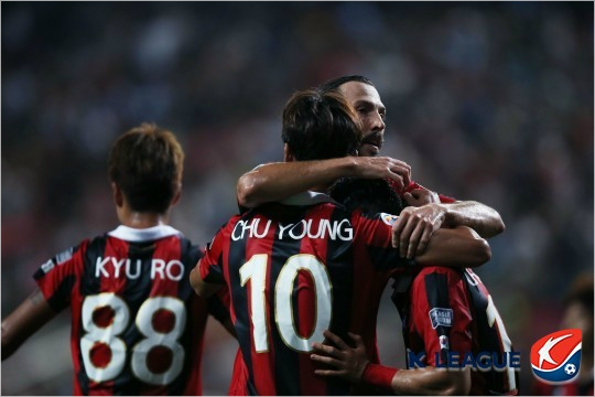 박주영과데얀은산둥루넝과8강1차전에서나란히1골1도움하며FC서울의아시아축구연맹(AFC)챔피언스리그4강진출가능성을바짝끌어올렸다.(사진=한국프로축구연맹)