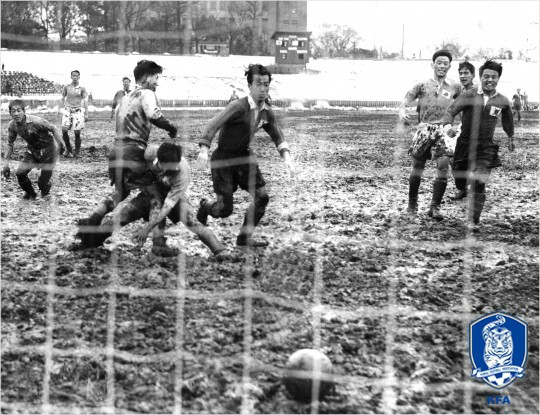 1954년스위스월드컵최종예선일본전장면.(사진=대한축구협회제공)