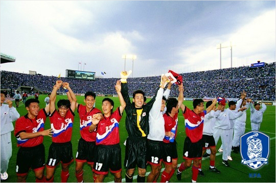 1998년프랑스월드컵최종예선한일전승리후모습.(사진=대한축구협회제공)