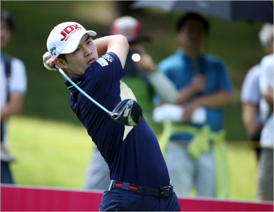 박준섭은제56회한국프로골프(KPGA)선수권대회에서3일연속단독선두에올라KPGA투어데뷔첫승을'와이어투와이어'우승으로장식할기회를잡았다.(사진=KPGA)