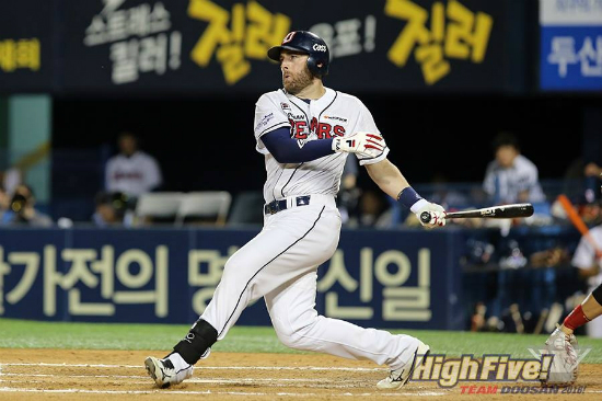 '화려한복귀전'두산베어스의닉에반스가30일한화이글스전에서홈런2개를터트리며화려한1군무대복귀를알렸다.(사진=두산베어스제공)