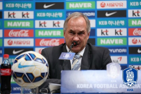 한국축구대표팀을이끄는울리슈틸리케감독(사진=대한축구협회)