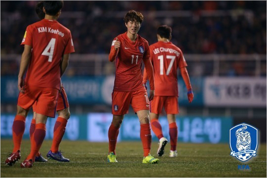 중국과월드컵최종예선1차전을마친뒤소속팀으로복귀하는손흥민을대신해축구대표팀에합류한황의조(가운데)는시리아와2차전에더욱득점에집중하겠다는분명한각오를선보였다.(사진=대한축구협회)
