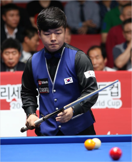 '잘싸웠다'4일2016구리세계3쿠션당구월드컵4강전에서아쉽게제레미뷰리에져역대최연소4강진출에만족한당구신동조명우.(사진=대한당구연맹)