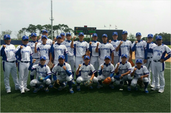'4년뒤도쿄에서승리의세리머니를'4일막을내린제11회아시아청소년야구대회에서오심속에아쉽게대회2연패가무산된한국대표팀.그러나값진3위를거둔대표팀은4년뒤도쿄올림픽등다음대회를기약했다.(자료사진=대한야구협회)