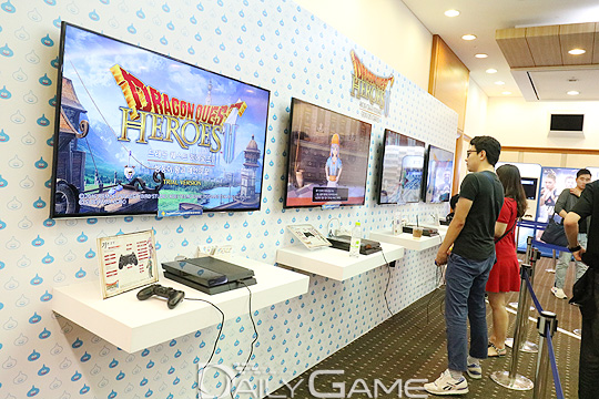 이외에도 '드래곤퀘스트히어로즈'도 PS4로 즐길 수 있었구요.