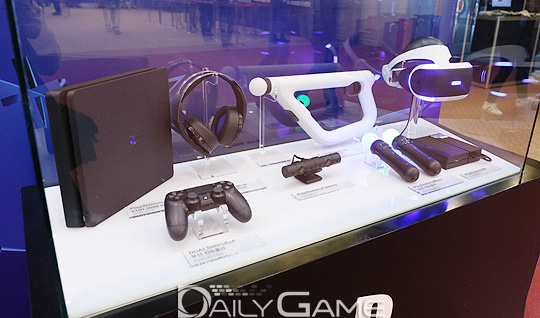 행사장 한켠에는 PS VR 장비가 눈길을 사로잡았습니다. 지름신이 올 뻔 했지만 참았습니다.