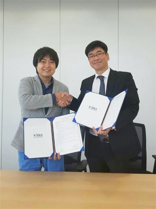 K-iDEA 강신철 협회장(오른쪽), MCF 코타로 치바 대표이사(왼쪽)