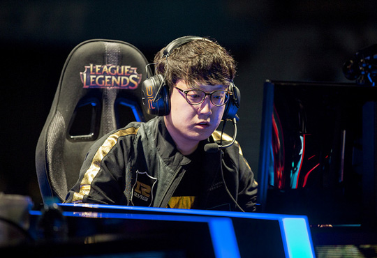 로얄 네버 기브 업의 서포터 'Mata' 조세형.