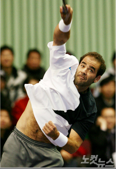 오는11월'ATP챔피언스투어코리아2016'에참가해한국테니스유망주들에게강서브의비법을전수할왕년테니스황제피트샘프라스.사진은지난2007년방한해로저페더러와신구테니스황제대결을펼칠때의모습.(자료사진=노컷뉴스)