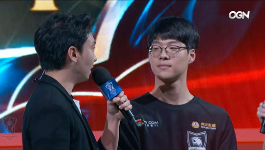 인터뷰에 응하는 락스의 '스멥' 송경호. (사진=OGN 중계 캡처)