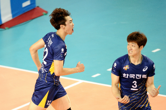 한국전력의전광인이3일청주실내체육관에서열린2016청주·한국배구연맹(KOVO)컵프로배구대회KGC인삼공사와결승전에서공격을성공하고기뻐하고있다.(사진=한국배구연맹제공)