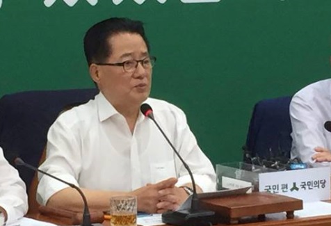 국민의당 원내대표인 박지원 비대위원장