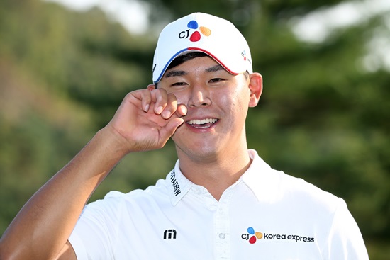 5일최경주인비테이셔널연습라운드에나선김시우.KPGA제공